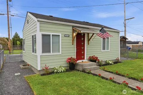 Exterior - 2119 Walnut St #C, Everett, WA 98201 photo 2 of 7