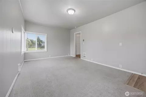 Living - 2119 Walnut St #C, Everett, WA 98201 photo 1 of 4