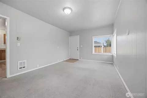 Living - 2119 Walnut St #C, Everett, WA 98201 photo 4 of 4