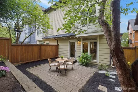 3122 Franklin Ave E #B, Seattle, WA 98102