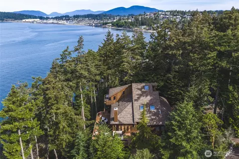11310 Marine Ln, Anacortes, WA 98221