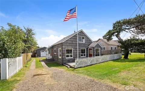 26006 Park Ave, Ocean Park, WA 98640