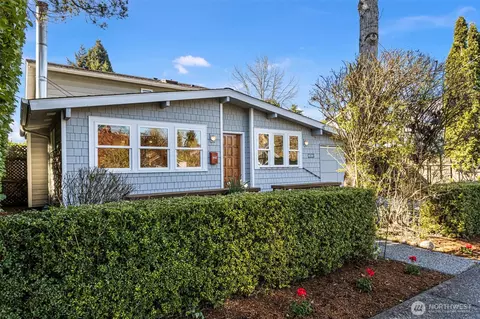 3813 NE 70th St, Seattle, WA 98115
