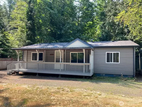 520 N Duckabush Dr W, Hoodsport, WA 98548