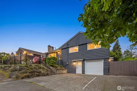 826 S 200th St, Des Moines, WA 98198
