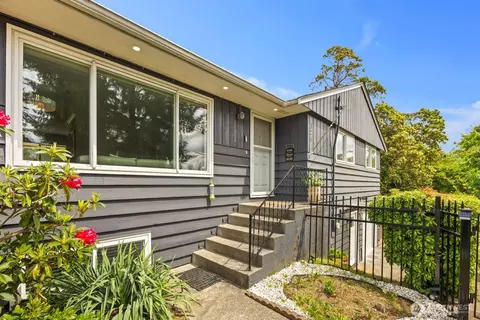 826 S 200th St, Des Moines, WA 98198