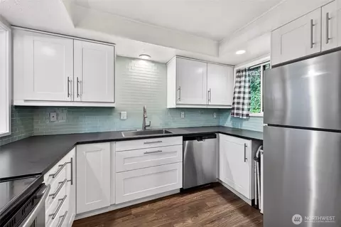 140 Summit Ave N #B5, Kent, WA 98030