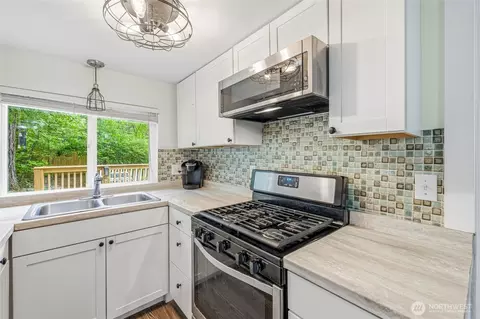 Kitchen - 6124 Willow Pl, Maple Falls, WA 98266 photo 2 of 2