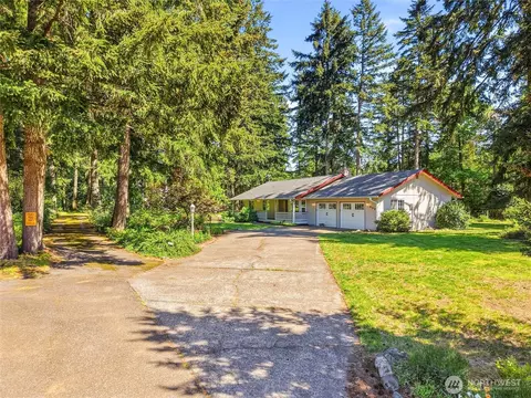 322 Country Estates Dr W, Rainier, WA 98576