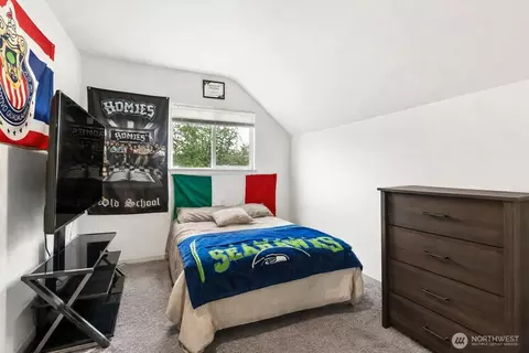 Bedroom - 908 E First St, Aberdeen, WA 98520 photo 2 of 3