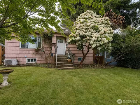 10047 61st Ave S, Seattle, WA 98178