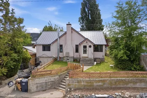 118 Coulee Blvd, Electric City, WA 99123