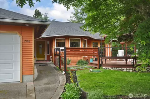 1391 Pelican Ct, Freeland, WA 98249
