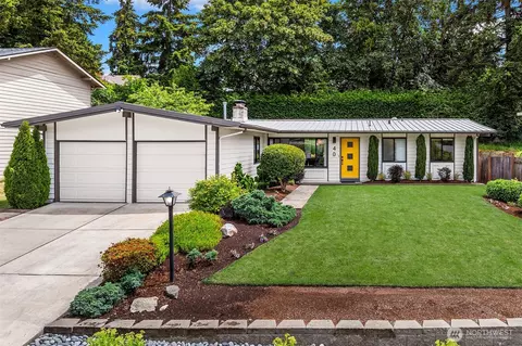 40 151st Pl NE, Bellevue, WA 98007