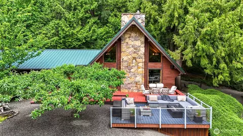 6350 Lariat Loop, Bainbridge Island, WA 98110