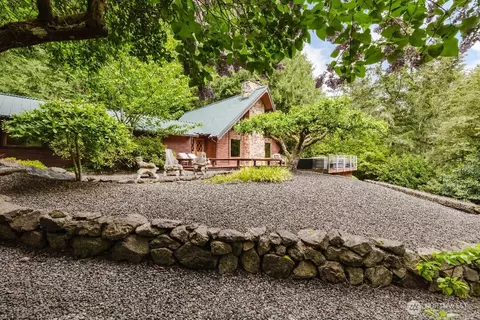 6350 Lariat Loop, Bainbridge Island, WA 98110