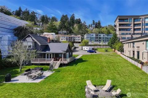 9049 NE Juanita Dr, Kirkland, WA 98034