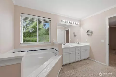 Bath - 910 135th St SW, Everett, WA 98204 photo 3 of 5
