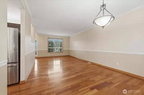 Living - 910 135th St SW, Everett, WA 98204 photo 5 of 7