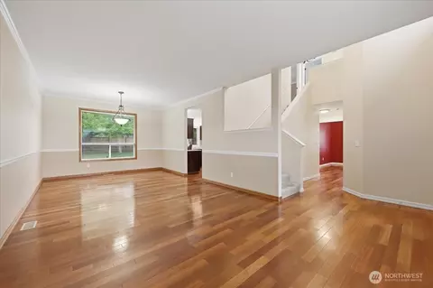 Living - 910 135th St SW, Everett, WA 98204 photo 3 of 7
