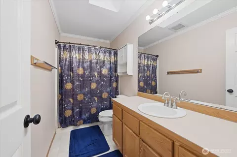 Bath - 910 135th St SW, Everett, WA 98204 photo 5 of 5