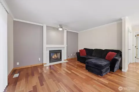 Living - 910 135th St SW, Everett, WA 98204 photo 7 of 7