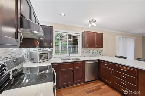 Kitchen - 910 135th St SW, Everett, WA 98204 photo 4 of 6