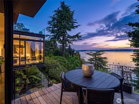 3310 E Laurelhurst Dr NE, Seattle, WA 98105