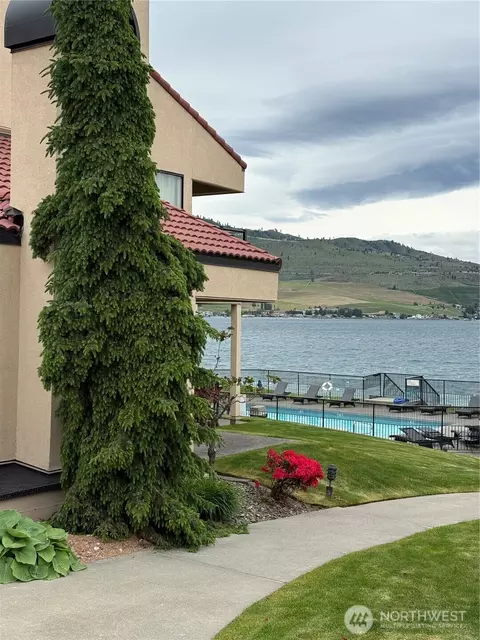 100 Lake Chelan Shores Dr #8-5, Chelan, WA 98816