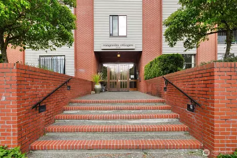 2858 32nd Ave W #106, Seattle, WA 98199