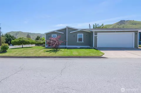 401 Ridgeview Loop Dr, Wenatchee, WA 98801
