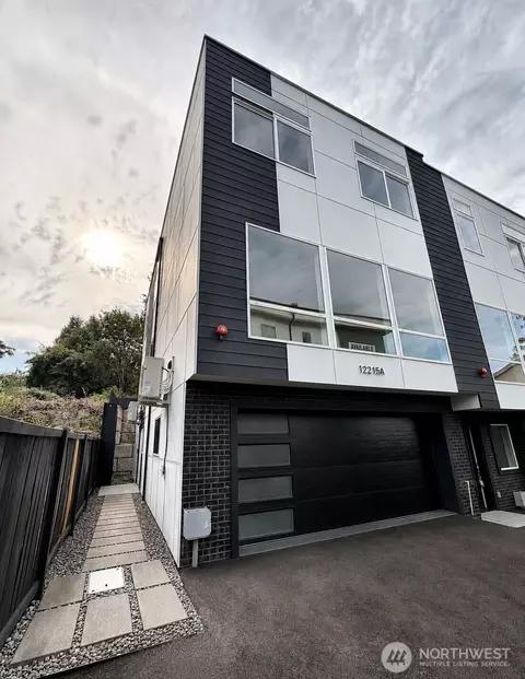 12215 Des Moines Memorial Dr S UNIT A, Burien, WA 98168