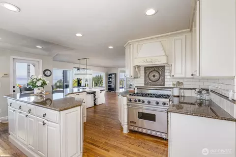 Kitchen - 5037 33rd Ave W, Everett, WA 98203 photo 3 of 4