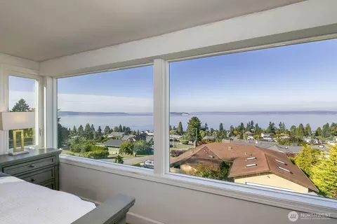 View/Area - 5037 33rd Ave W, Everett, WA 98203 photo 6 of 8