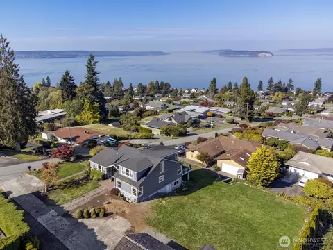 View/Area - 5037 33rd Ave W, Everett, WA 98203 photo 4 of 8