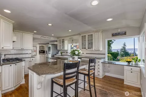 Kitchen - 5037 33rd Ave W, Everett, WA 98203 photo 2 of 4