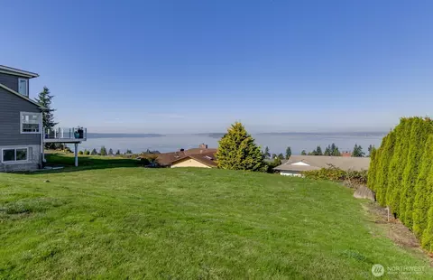 Exterior - 5037 33rd Ave W, Everett, WA 98203 photo 6 of 7