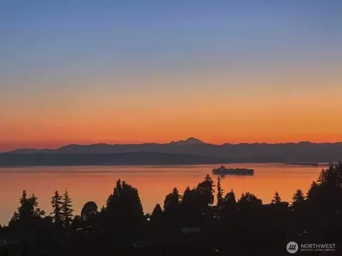 View/Area - 5037 33rd Ave W, Everett, WA 98203 photo 5 of 8