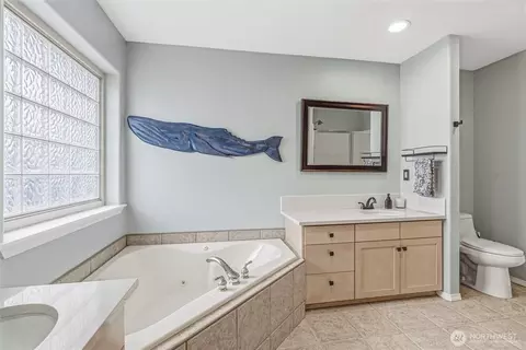 Bath - 16 Pacific Pl, Longview, WA 98632 photo 2 of 4