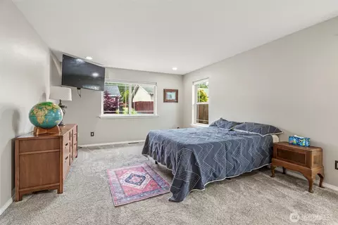 Bedroom - 16 Pacific Pl, Longview, WA 98632 photo 2 of 3
