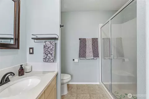 Bath - 16 Pacific Pl, Longview, WA 98632 photo 4 of 4