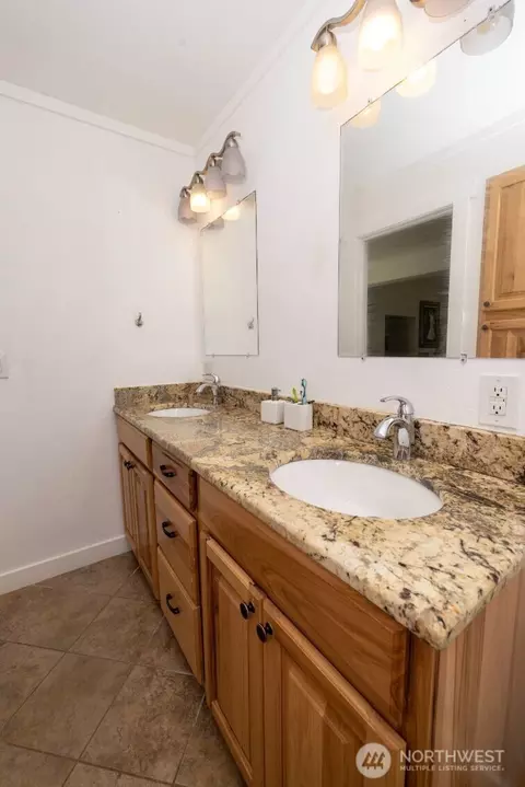 Bath - 16704 3rd Dr SE, Bothell, WA 98012 photo 1 of 4