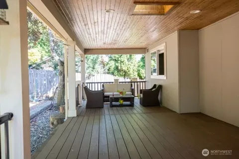 Exterior - 16704 3rd Dr SE, Bothell, WA 98012 photo 7 of 12