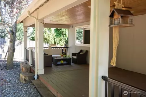Exterior - 16704 3rd Dr SE, Bothell, WA 98012 photo 8 of 12