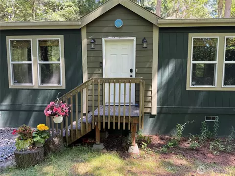 1376 Silver Lake Rd, Oak Harbor, WA 98277