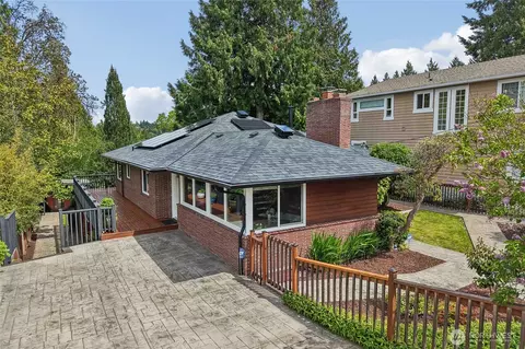 4208 SW Roxbury St, Seattle, WA 98136