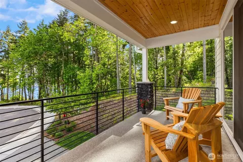 1762 NE Crystallia Ct, Poulsbo, WA 98370