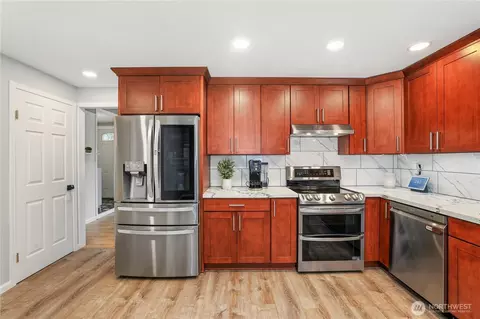 Kitchen - 16602 10th Ave E, Spanaway, WA 98387 photo 2 of 3