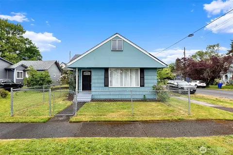 807 N 8th Ave, Kelso, WA 98626