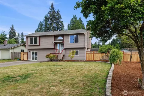2233 NW Clinton Ave, Poulsbo, WA 98370